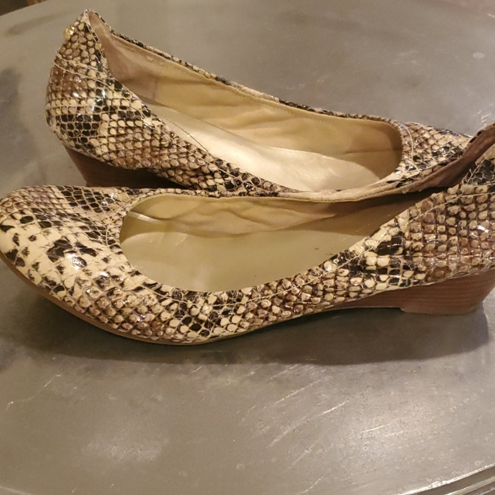 Guess wedges